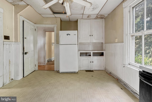 527 Berwyn Baptist Rd, Berwyn, PA 19312 - kitchen featuring freestanding refrigerator, wainscoting, ceiling fan, light flooring, and range