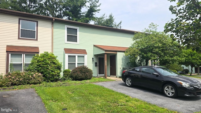 2622 Cranberry Cir, Harrisburg, PA 17110 - multi unit property with a front lawn