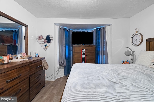 330 N 13th St, Reading, PA 19604 - bedroom featuring wood finished floors and baseboards