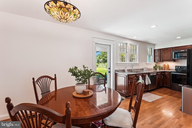 720 E Stephens Ln, Purcellville, VA 20132 - dining room with light wood-style floors and recessed lighting