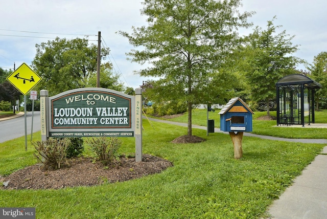 720 E Stephens Ln, Purcellville, VA 20132 - community sign with a yard