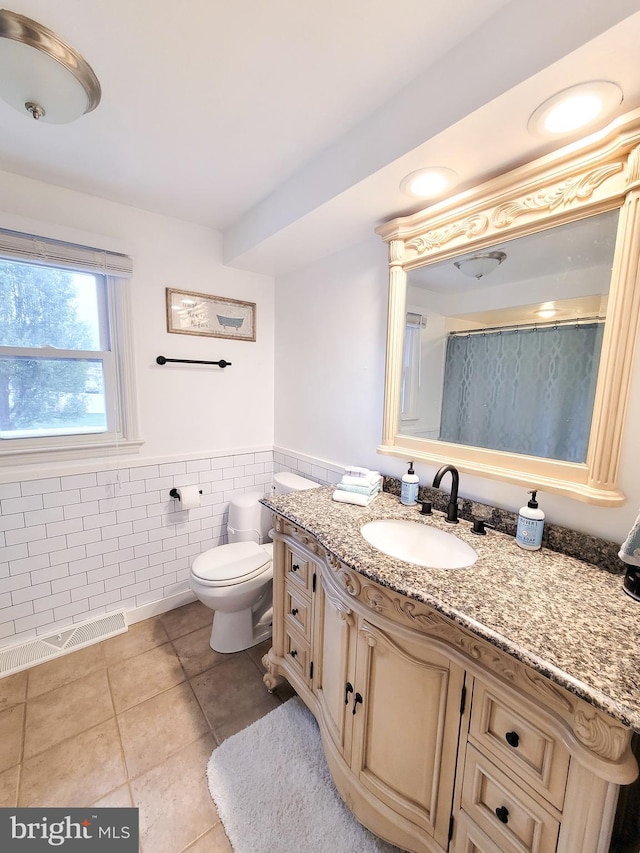 353 Wedgewood Dr, Easton, PA 18045 - full bath featuring tile walls, tile patterned floors, vanity, a wainscoted wall, and curtained shower