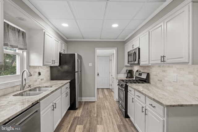 21 Creek Rd, Delran, NJ 08075 - kitchen with stainless steel appliances, white cabinets, light wood finished floors, and recessed lighting