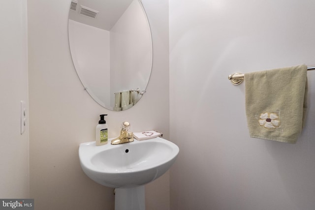 21411 Emerald Dr, Germantown, MD 20876 - bathroom featuring a sink