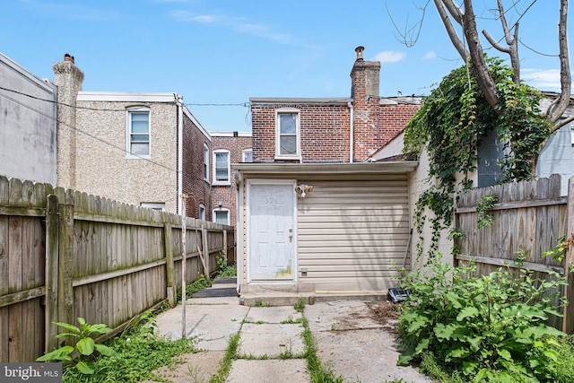 624 S Heald St, Wilmington, DE 19801 - back of property with a fenced backyard and brick siding