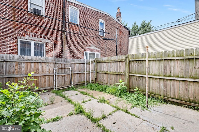 624 S Heald St, Wilmington, DE 19801 - fenced backyard featuring a gate