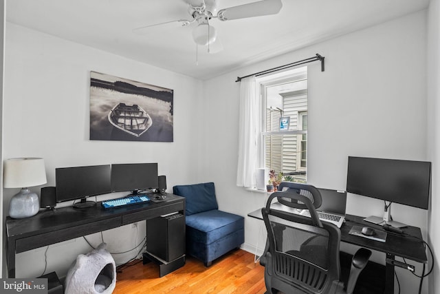 1645 S Carlisle St, Philadelphia, PA 19145 - office area featuring wood finished floors and a ceiling fan