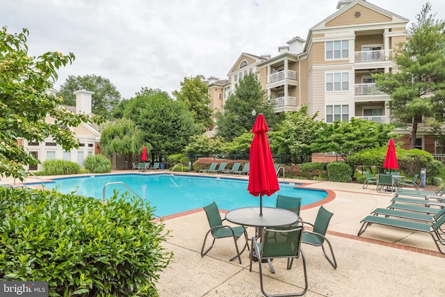 2204 Westcourt Ln Unit 313, Herndon, VA 20170 - community pool featuring a patio area