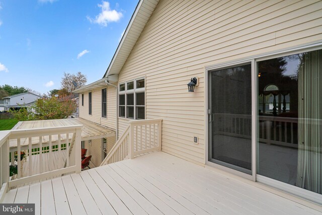 6212 Monroe Ave, Sykesville, MD 21784 - view of wooden deck