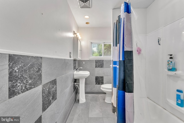 600 Central Ave, Runnemede, NJ 08078 - full bathroom with tile walls, wainscoting, tile patterned flooring, and shower / bath combo with shower curtain