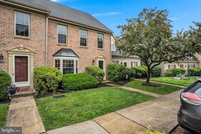 1773 Kings Arms Ct, New Cumberland, PA 17070 - view of front of property featuring a front yard, brick siding, and a shingled roof