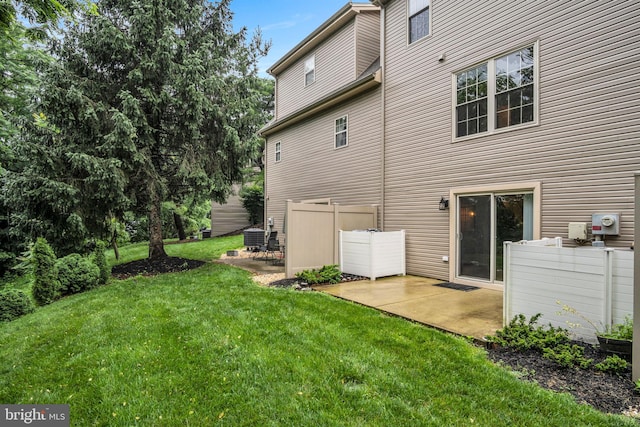1773 Kings Arms Ct, New Cumberland, PA 17070 - rear view of property with a patio area