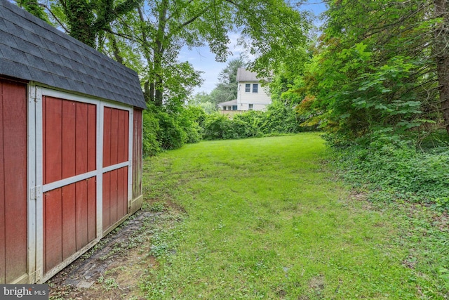 210 S Pennell Rd, Media, PA 19063 - view of grassy yard with a storage shed