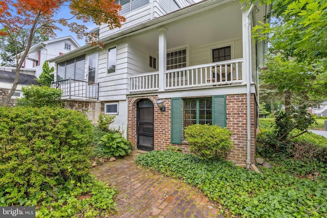 210 S Pennell Rd, Media, PA 19063 - view of front of house with a balcony and brick siding