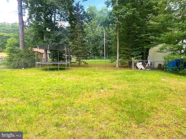 926 Sycamore Ln, Williamstown, NJ 08094 - fenced backyard featuring a trampoline