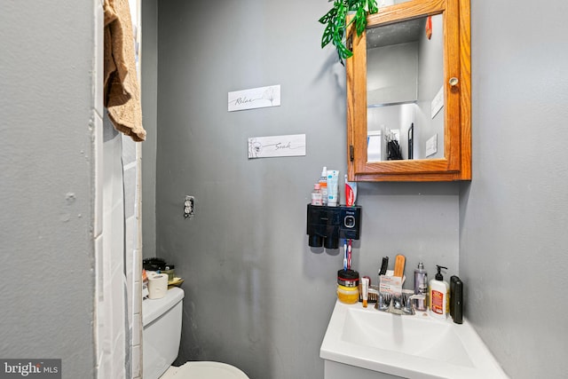 523 W Venango St, Philadelphia, PA 19140 - bathroom with toilet and vanity