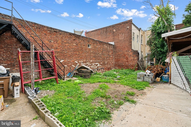 523 W Venango St, Philadelphia, PA 19140 - view of yard