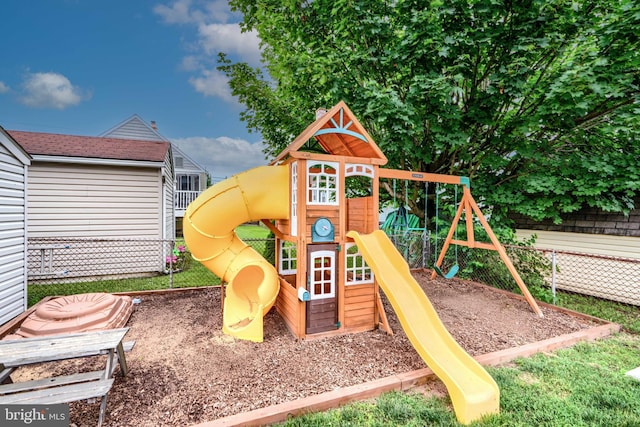 46 Avalon Ave, Dundalk, MD 21222 - view of play area
