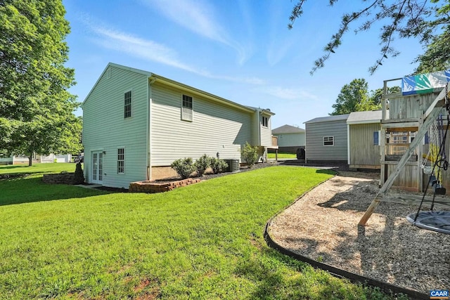 106 Alex Dr, Madison Heights, VA 24572 - rear view of house featuring a yard