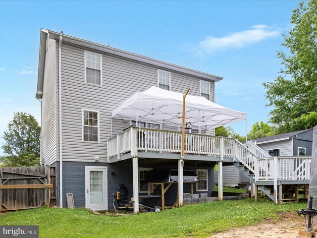 31 Westminster Dr, Front Royal, VA 22630 - rear view of property with a deck and stairway