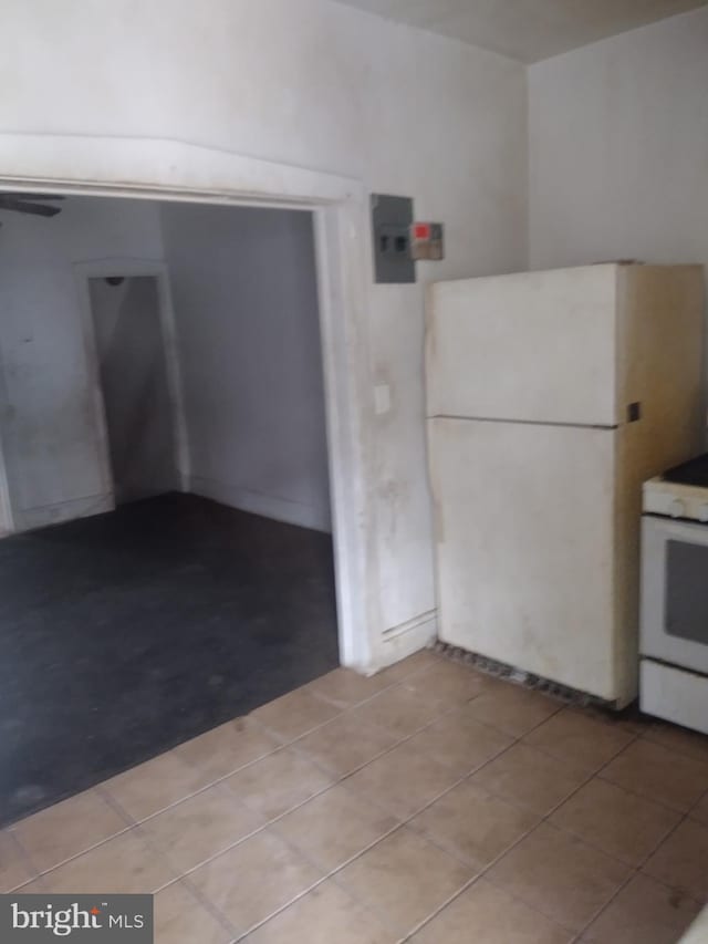 2714 E Biddle St, Baltimore, MD 21213 - kitchen featuring freestanding refrigerator and stove