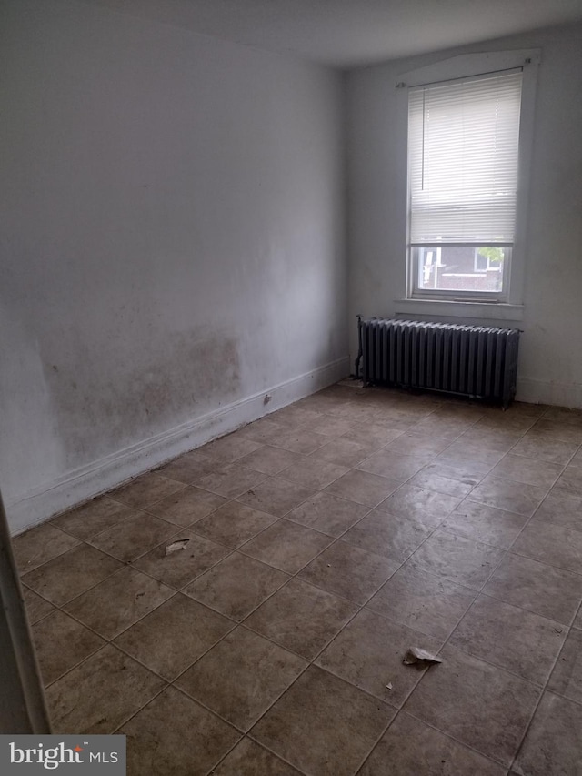 2714 E Biddle St, Baltimore, MD 21213 - unfurnished room with radiator