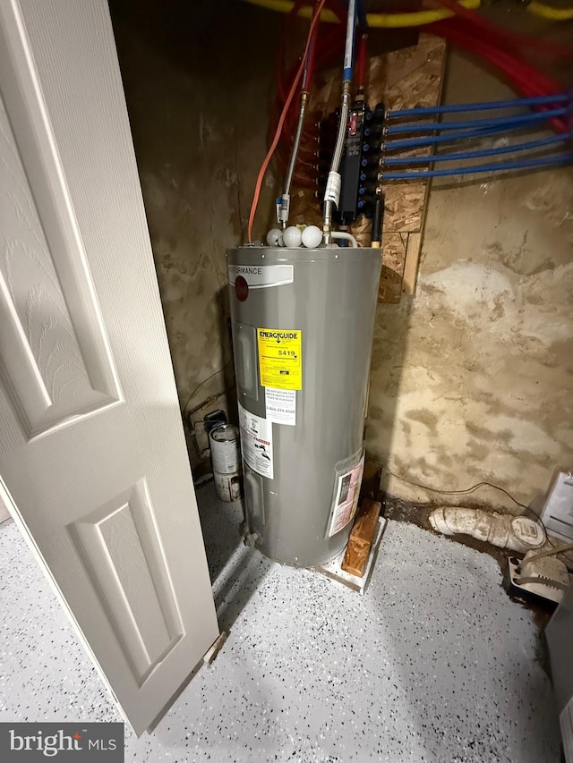 3844 N Franklin St, Philadelphia, PA 19140 - utilities featuring electric water heater