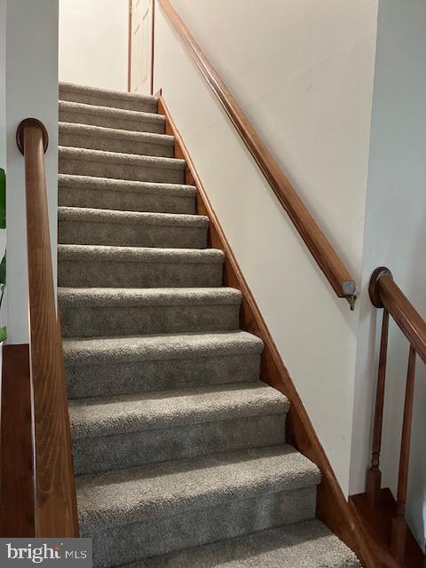 409 Rhoda Dr, Lancaster, PA 17601 - view of staircase
