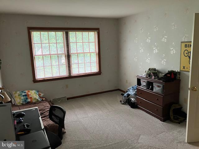 409 Rhoda Dr, Lancaster, PA 17601 - living area featuring healthy amount of natural light, carpet, and wallpapered walls