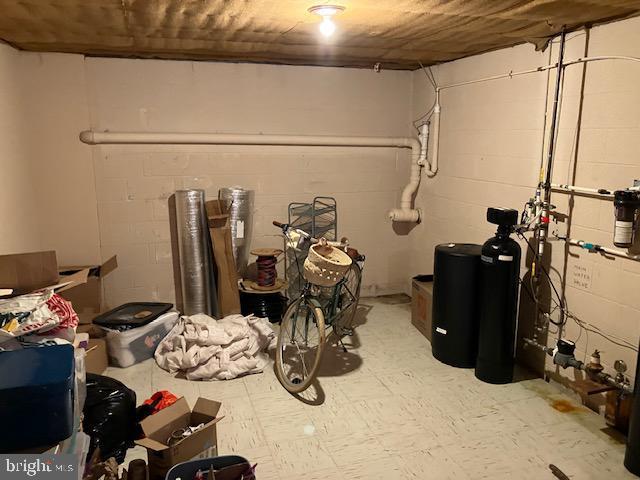 409 Rhoda Dr, Lancaster, PA 17601 - basement with a water softener and concrete block wall