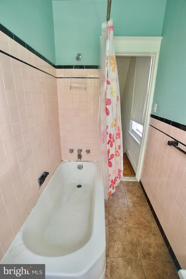 4425 E Howell St, Philadelphia, PA 19135 - bathroom with tile walls and wainscoting