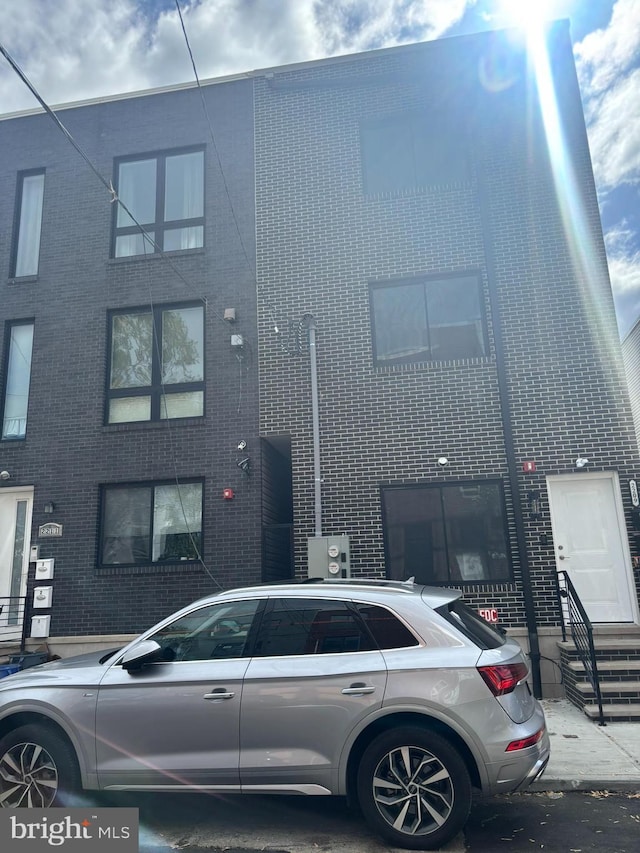 2209 N 7th St, Philadelphia, PA 19133 - view of property with entry steps