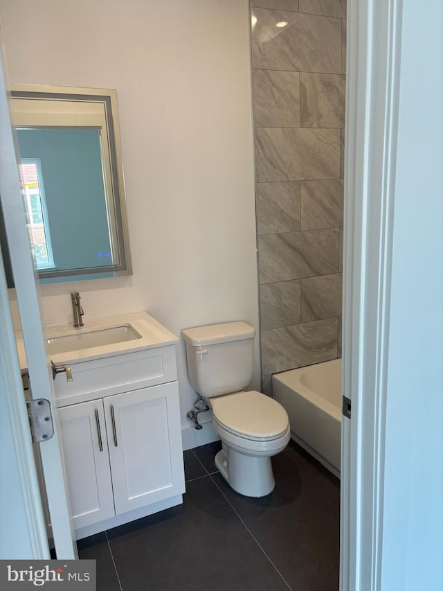 2209 N 7th St, Philadelphia, PA 19133 - full bath featuring vanity and tile patterned floors