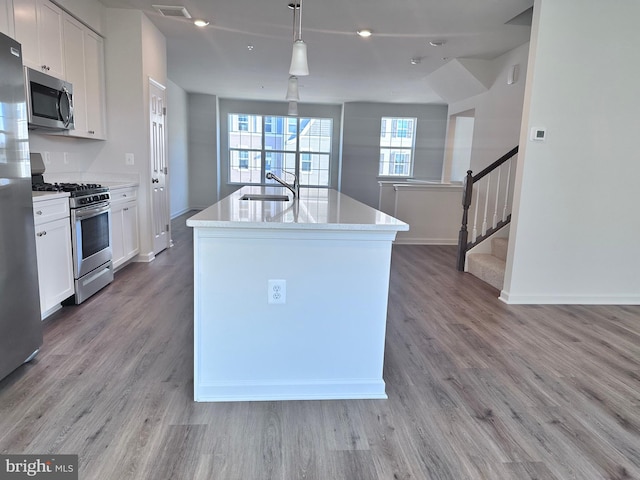 315 Allison Jane Dr Unit G20, Stevensville, MD 21666 - kitchen with stainless steel appliances, a kitchen island with sink, white cabinets, light wood-type flooring, and recessed lighting