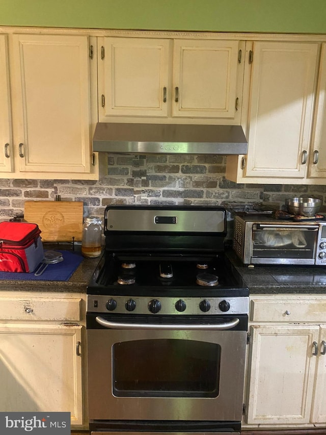3104 S Battlebridge Dr, North Chesterfield, VA 23224 - kitchen featuring stainless steel range, backsplash, dark countertops, and wall chimney exhaust hood