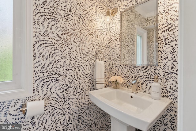 10905 Wickshire Way Unit G-2, North Bethesda, MD 20852 - bathroom featuring healthy amount of natural light
