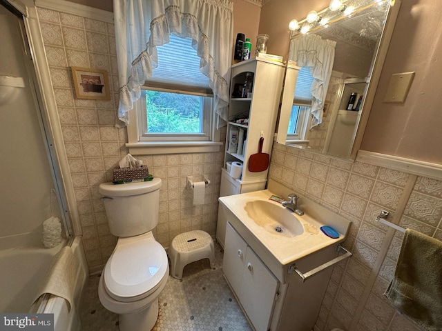 7819 Mentzer Gap Rd, Waynesboro, PA 17268 - full bathroom featuring tile walls, vanity, and enclosed tub / shower combo