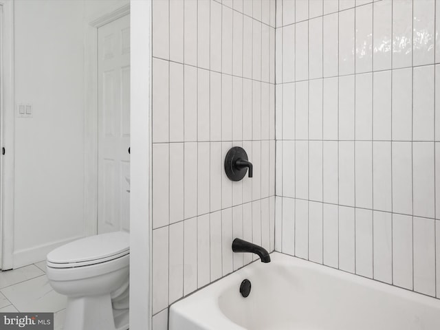 1015 S Creek View Ct, Churchton, MD 20733 - bathroom with toilet and shower / bathtub combination