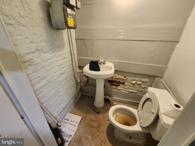 3137 Oakford Ave, Baltimore, MD 21215 - bathroom with toilet