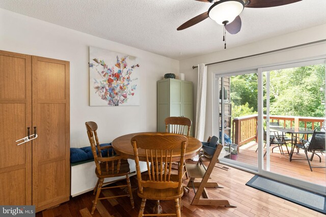 3086 Bridgeton Ct, Woodbridge, VA 22192 - dining space featuring hardwood / wood-style floors, a textured ceiling, and a ceiling fan
