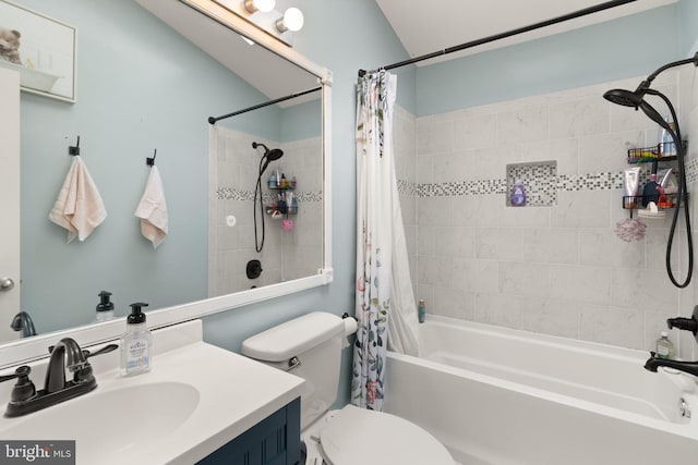 3086 Bridgeton Ct, Woodbridge, VA 22192 - bathroom featuring shower / bath combo with shower curtain and vanity