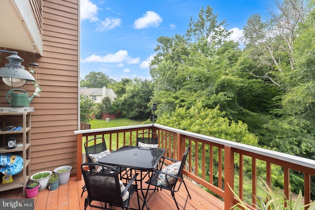3086 Bridgeton Ct, Woodbridge, VA 22192 - wooden deck with outdoor dining area