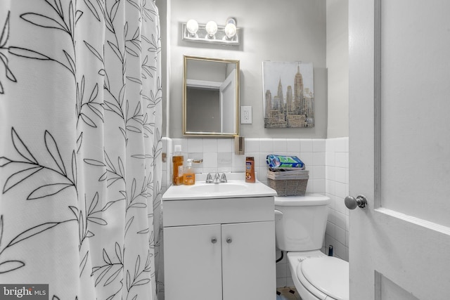 438 Holly Rd, Lansdowne, PA 19050 - bathroom featuring tile walls, vanity, wainscoting, and a shower with curtain