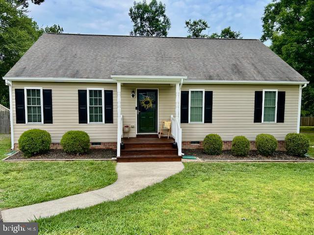 104 St Charles Ct, Aylett, VA 23009 - view of front of home with crawl space, a front yard, and a shingled roof