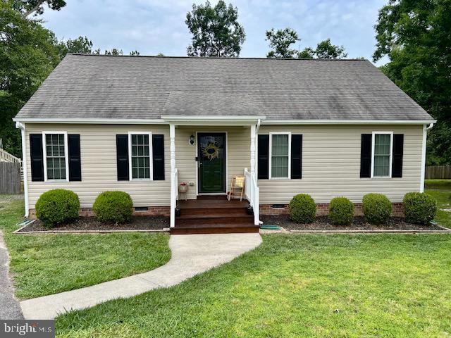 104 St Charles Ct, Aylett, VA 23009 - view of front of house with crawl space, a front lawn, and a shingled roof