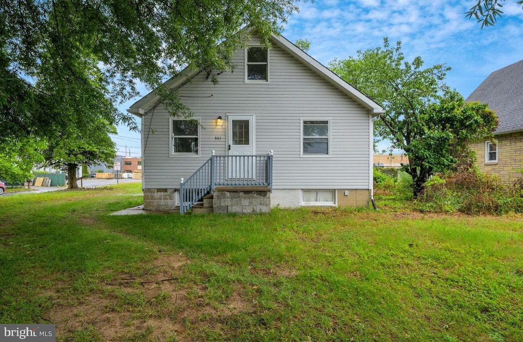 541 Wicker Ave, Bensalem, PA 19020 - back of house featuring a yard