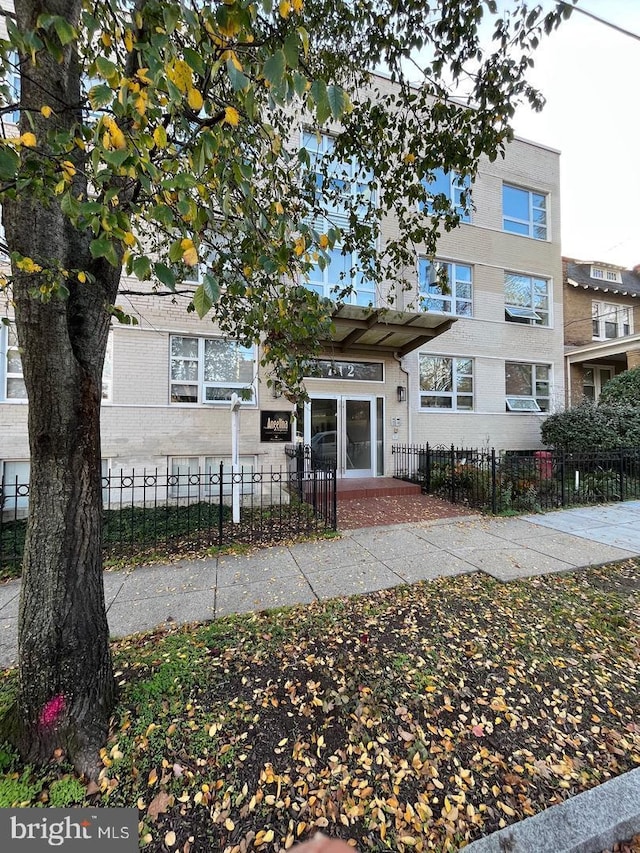 712 Marietta Pl NW Unit 2, Washington, DC 20011 - view of property featuring a fenced front yard