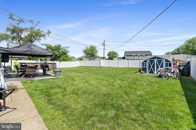 31 Gallaway Ln, Willingboro, NJ 08046 - fenced backyard with a storage unit and a patio