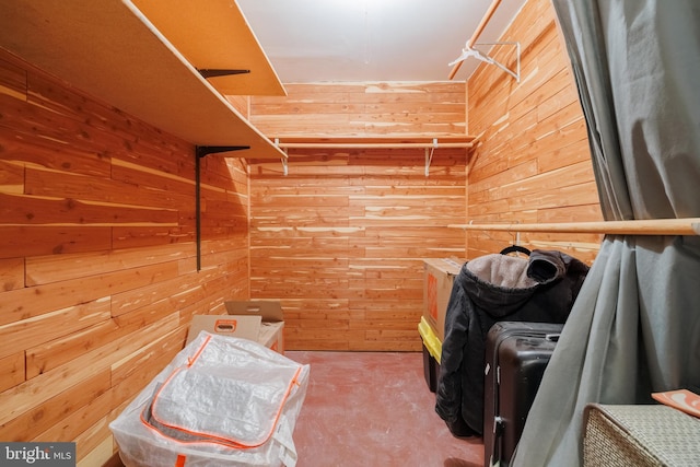 1439 Millikens Bend Rd, Herndon, VA 20170 - view of walk in closet