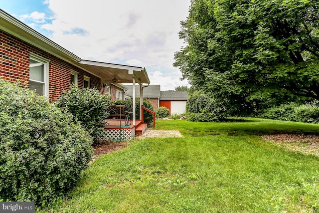 518 E Winding Hill Rd, Mechanicsburg, PA 17055 - view of grassy yard featuring a ceiling fan and a deck